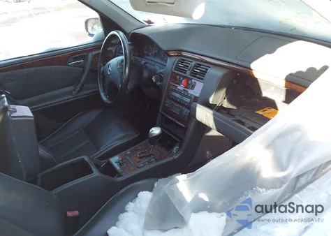 2001 Mercedes-Benz E 430 4M z USA, uszkodzony, nr VIN WDBJF83J31X045074